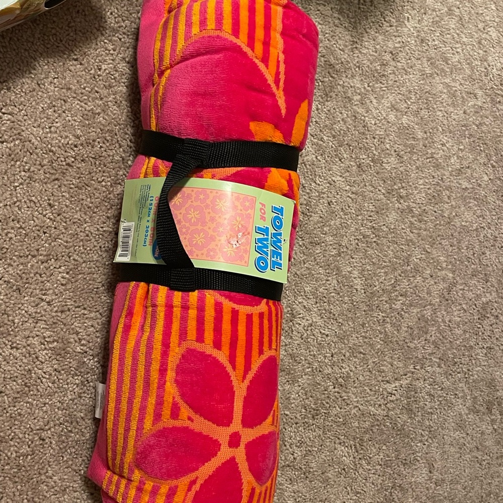 NWT 100% Cotton Beach Towel for 2 people huge & oversized 60in X 80in w/ Flowers